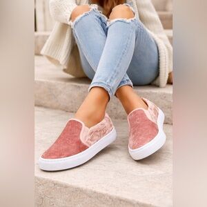 NWT Forever 21 Blush Pink Velvet Slip-On Sneakers | Tenis